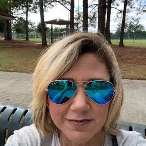 Meet your Posher, April